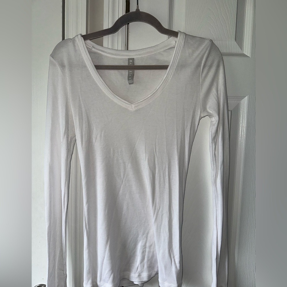 Athleta White V-Neck Long Sleeve Top